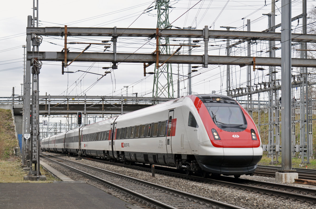 ICN 500 016  Alice Rivaz  durchfährt den Bahnhof Muttenz. Die Aufnahme stammt vom 09.03.2018.