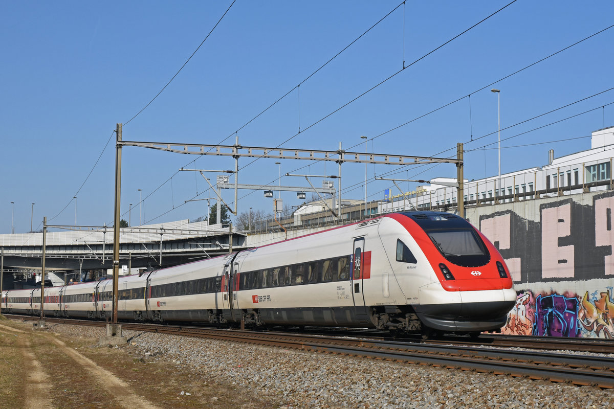 ICN 500 017  Willi Ritschard  fährt Richtung Bahnhof SBB. Die Aufnahme stammt vom 21.02.2019.
