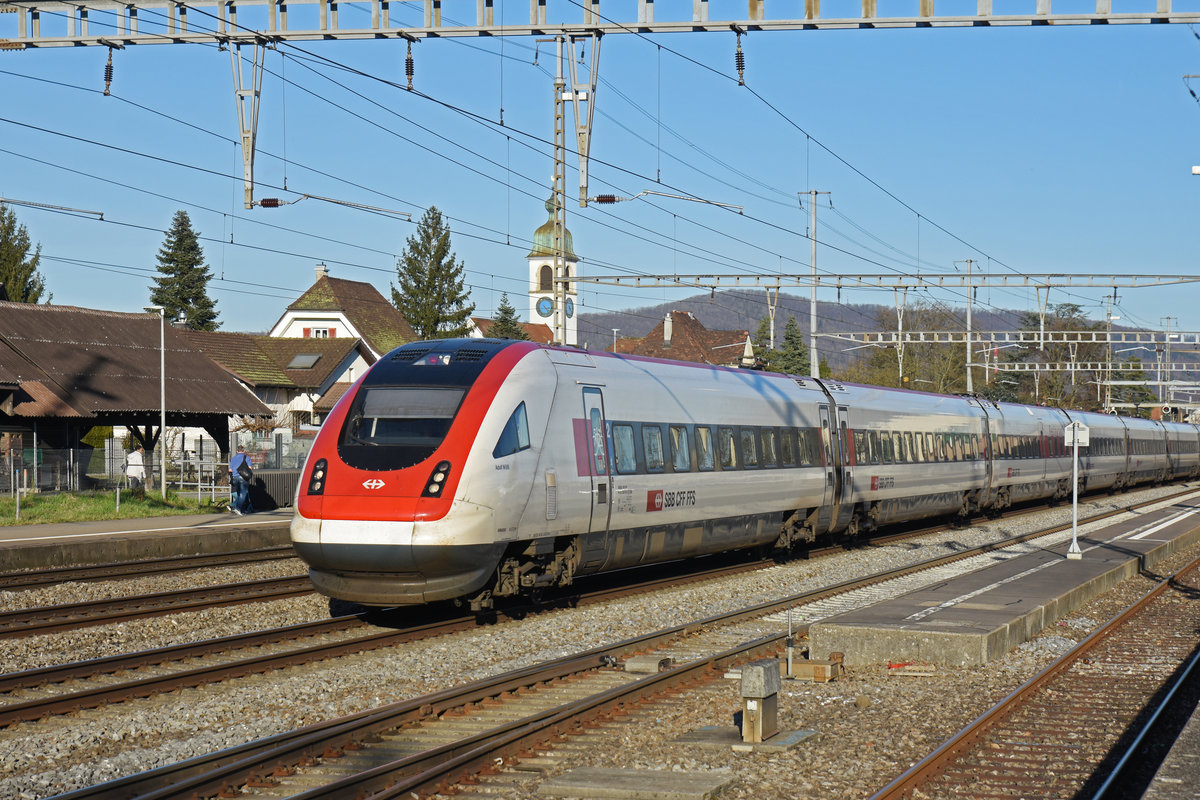 ICN 500 018  Adolf Wölfli  durchfährt den Bahnhof Rupperswil. Die Aufnahme stammt vom 24.02.2020.