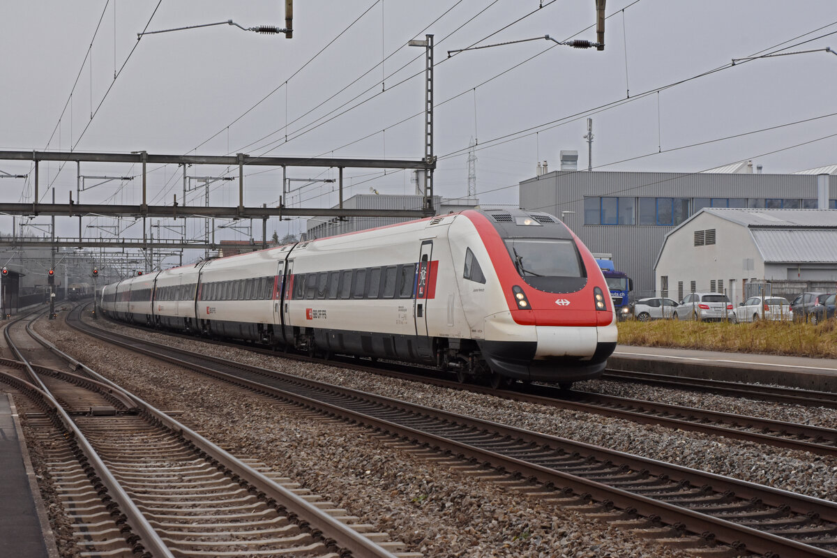 ICN 500 020  Jeanne Hersch  durchfährt den Bahnhof Rupperswil. Die Aufnahme stammt vom 04.02.2022.