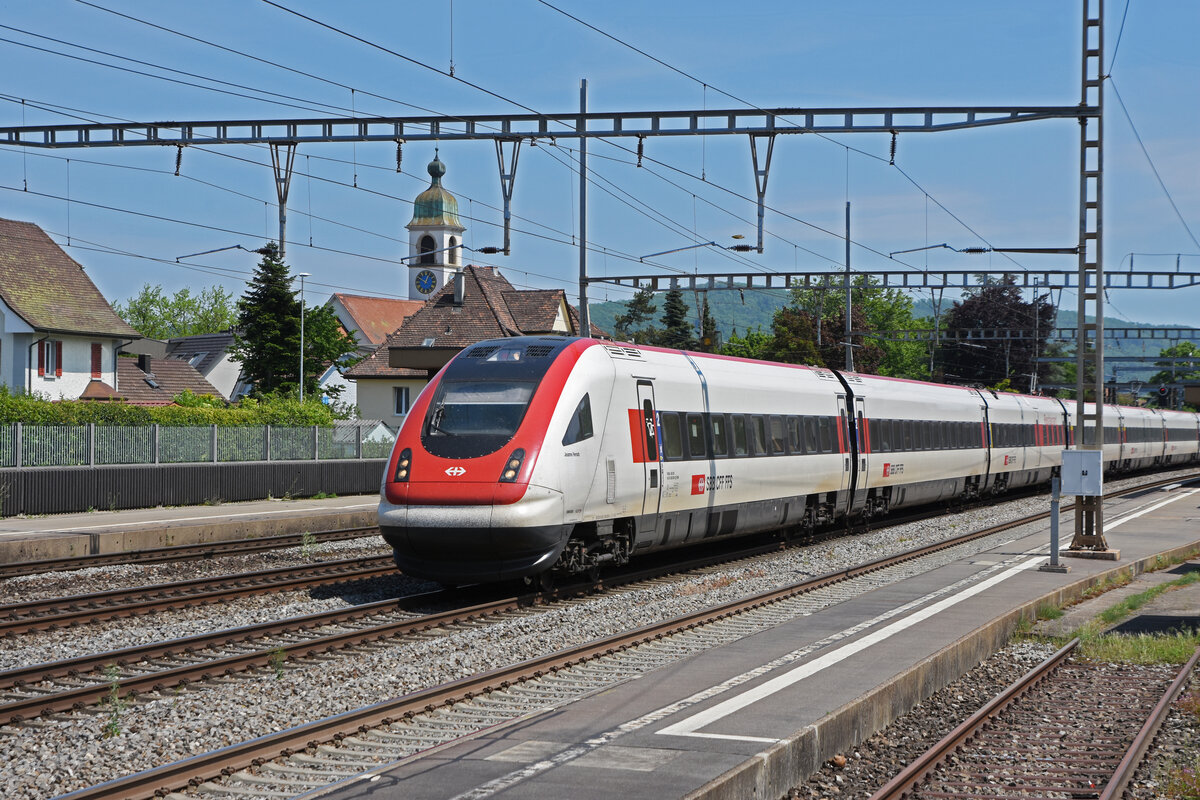 ICN 500 020  Jeanne Hersch  durchfährt den Bahnhof Rupperswil. Die Aufnahme stammt vom 12.05.2022.