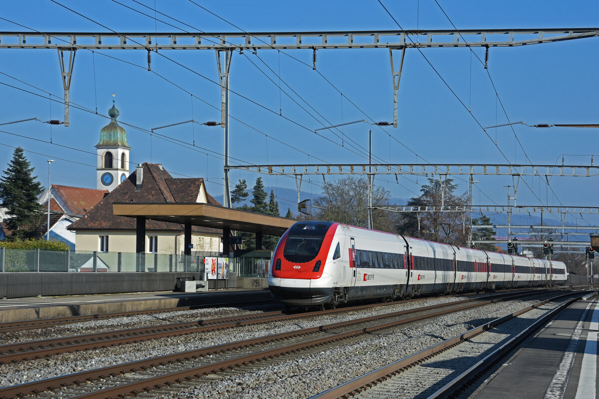 ICN 500 022  EXPO.02  durchfährt den Bahnhof Rupperswil. Die Aufnahme stammt vom 13.01.2022.