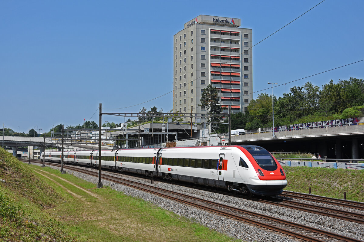ICN 500 025  Xavier Stockmar  fährt Richtung Bahnhof Muttenz. Die Aufnahme stammt vom 22.07.2021.