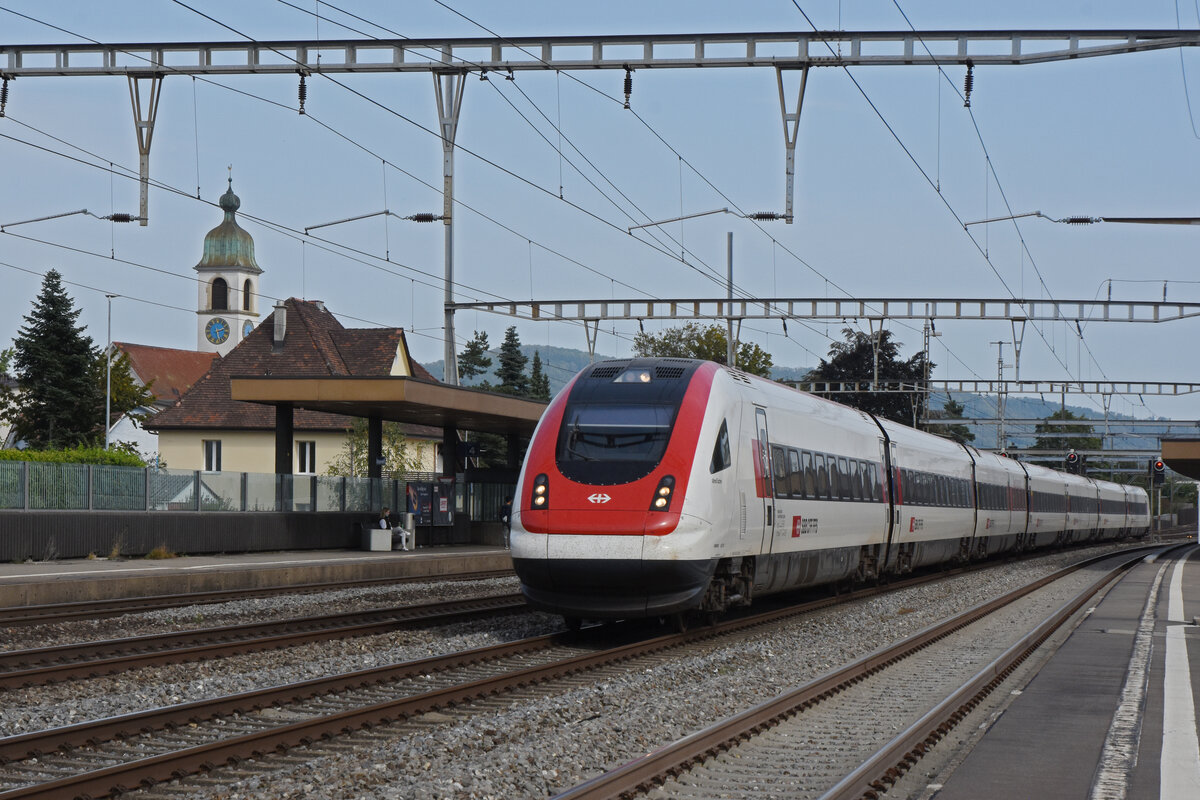 ICN 500 026  Alfred Escher  durchfährt den Bahnhof Rupperswil. Die Aufnahme stammt vom 25.09.2021.