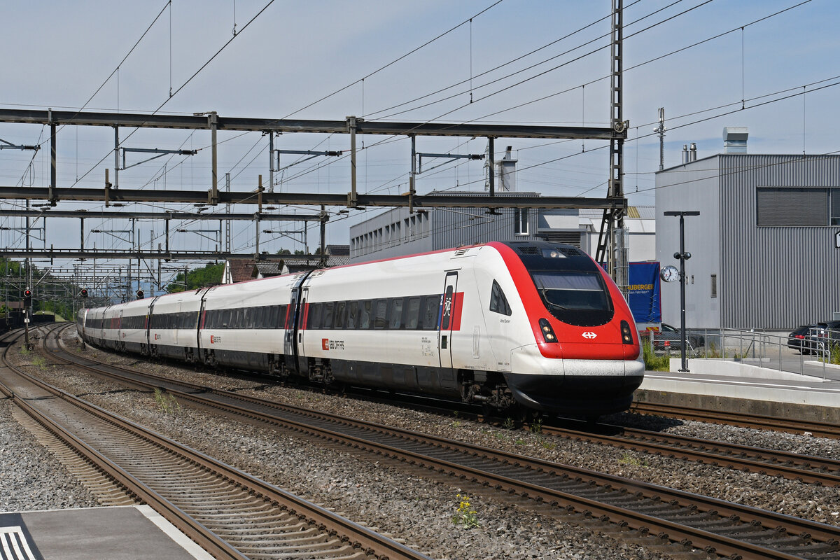 ICN 500 026  Alfred Escher  durchfährt am 19.05.2025 den Bahnhof Rupperswil.