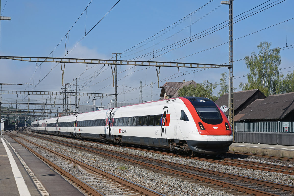 ICN 500 027  Henri Dunant  durchfährt den Bahnhof Rupperswil. Die Aufnahme stammt vom 03.09.2019.