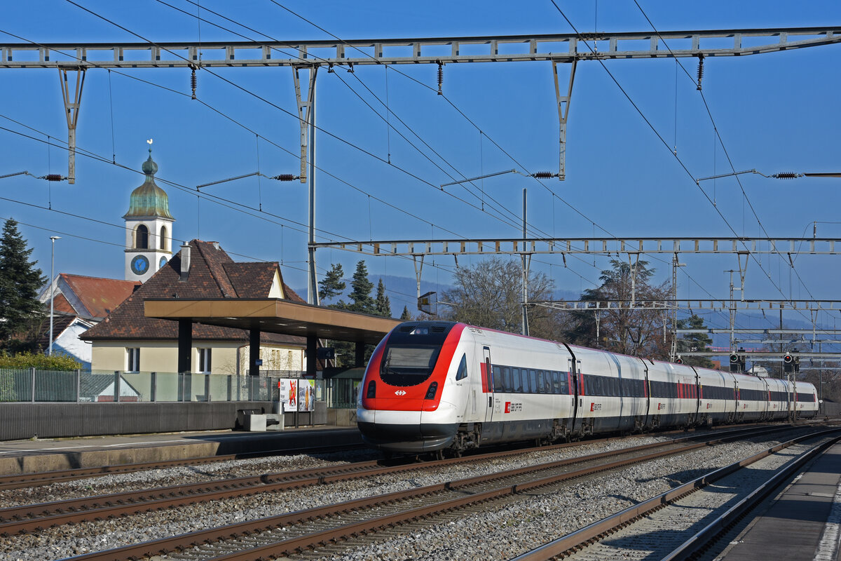 ICN 500 027  Henry Dunant  durchfährt den Bahnhof Rupperswil. Die Aufnahme stammt vom 13.01.2022.