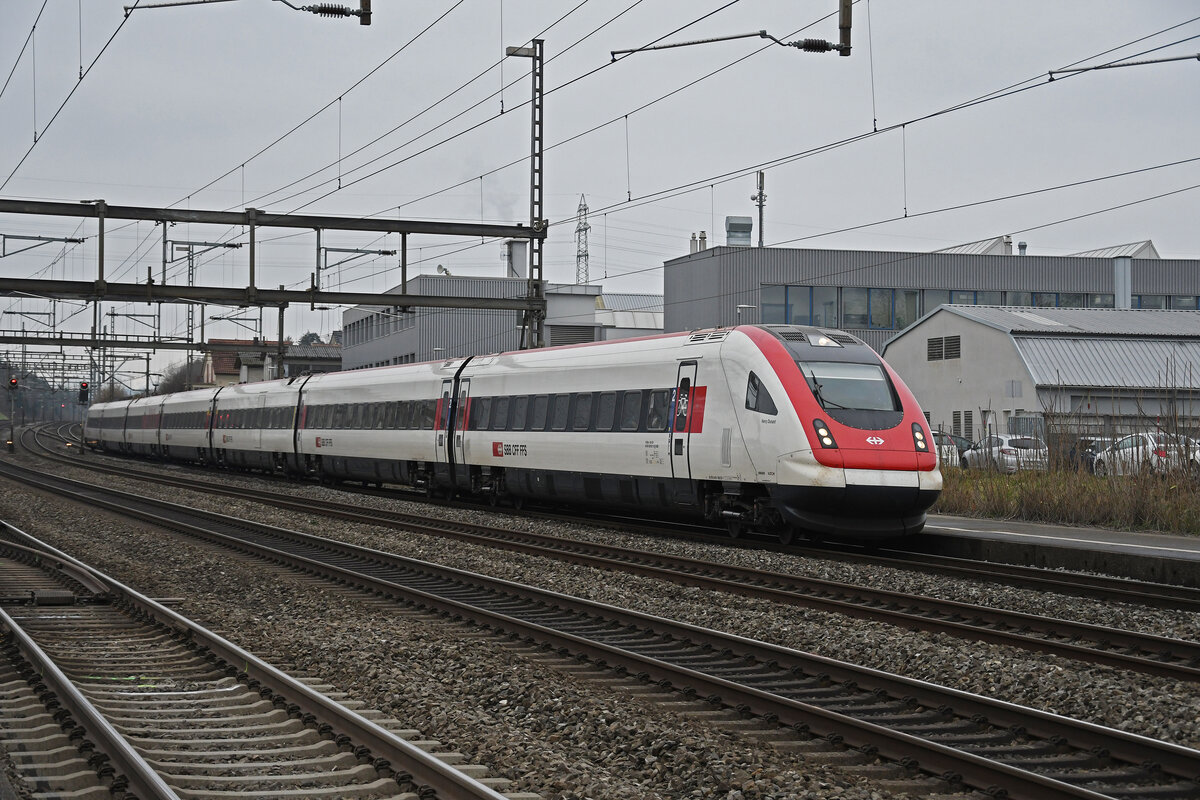 ICN 500 027  Henry Dunant  durchfährt am 26.01.2023 den Bahnhof Rupperswil.