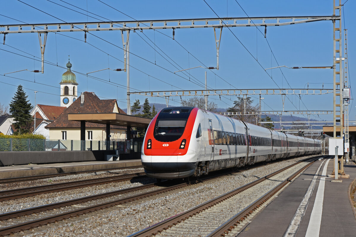 ICN 500 028  Francesco Borromini  durchfährt den Bahnhof Rupperswil. Die Aufnahme stammt vom 10.03.2022.