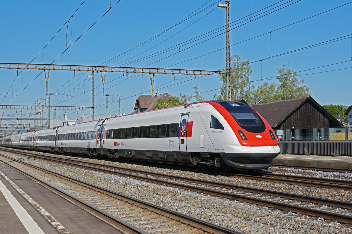 ICN 500 033  Gallus Jakob Baumgartner  durchfährt den Bahnhof Rupperswil. Die Aufnahme stammt vom 24.06.2020.