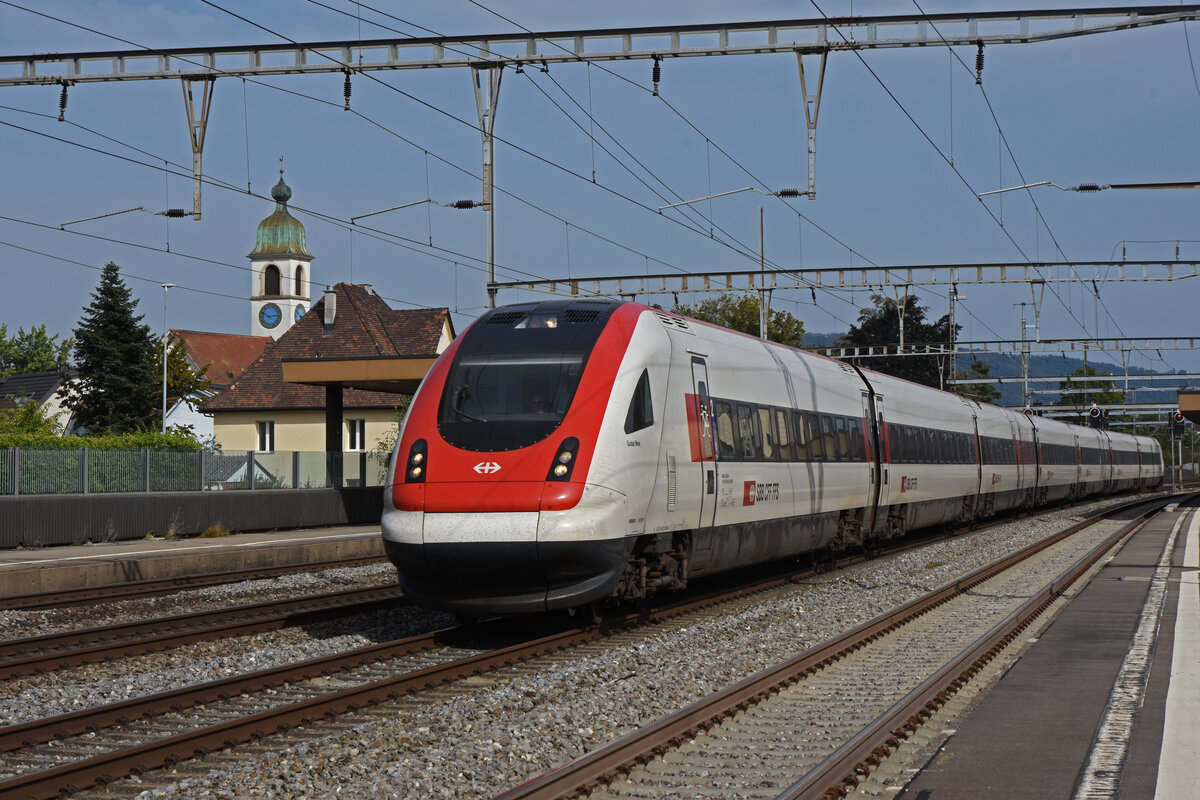 ICN 500 034  Gustav Wenk  durchfährt den Bahnhof Rupperswil. Die Aufnahme stammt vom 25.09.2021.
