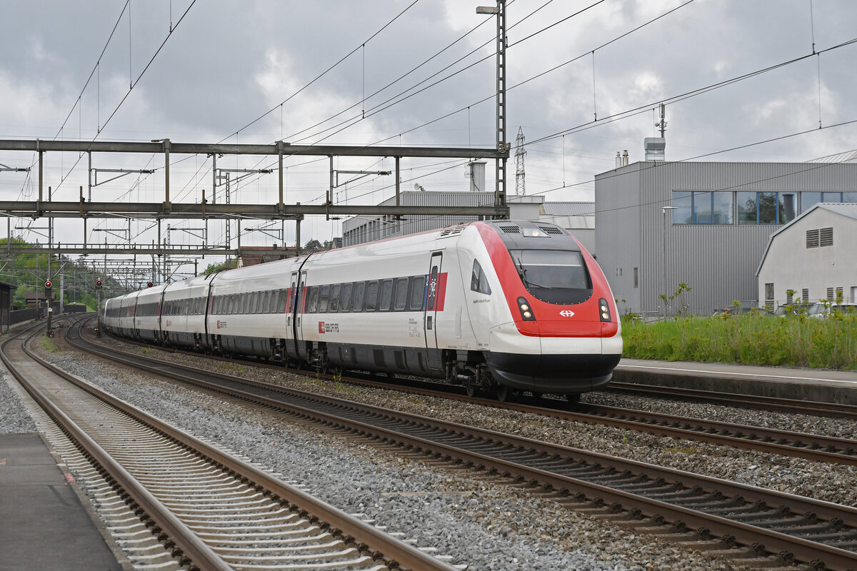 ICN 500 039  Auguste & Jaques Piccard  durchfährt am 12.05.2023 den Bahnhof Rupperswil.
