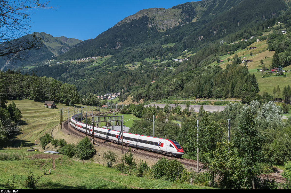 ICN RABDe 500 005  Heinrich Pestalozzi  fährt am 23. August 2016 bei Varenzo an der Gotthard-Südrampe talwärts.