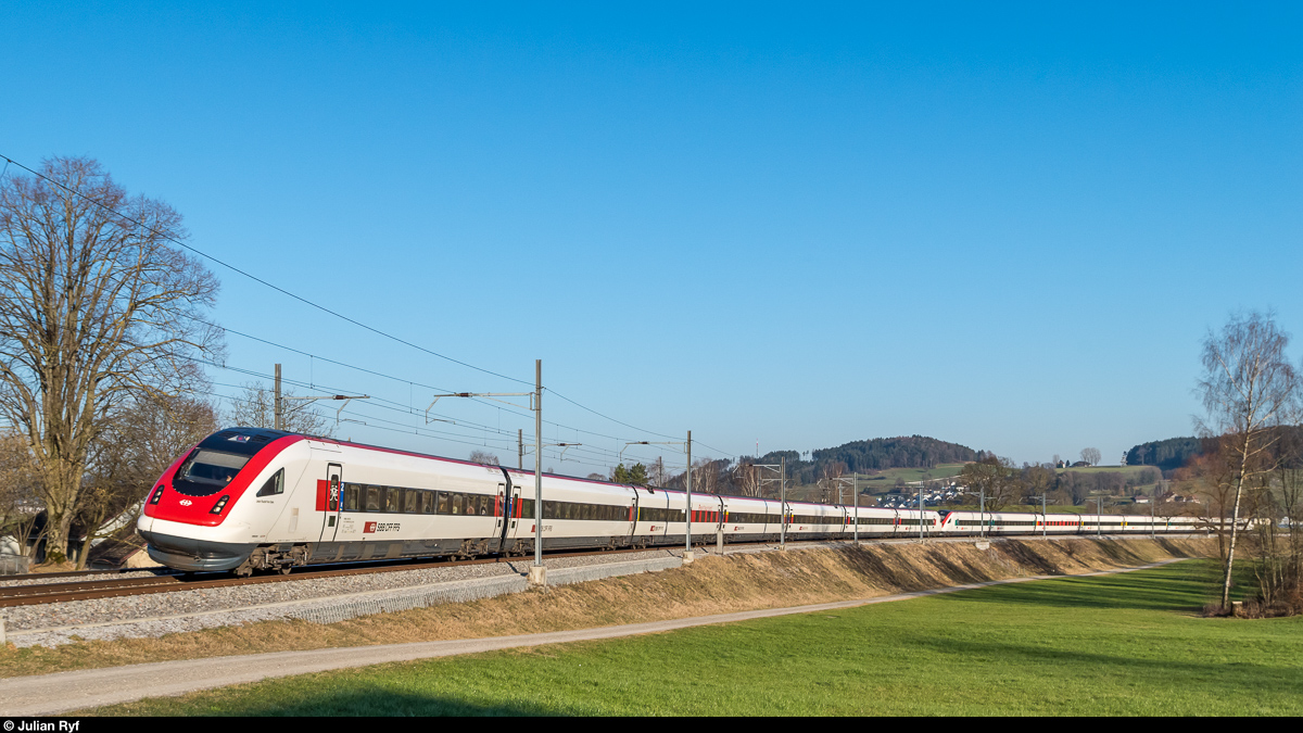 ICN RABDe 500 012  Jean Rudolf von Salis  am 27. Februar 2017 zusammen mit einem Schwesterzug als ICN St. Gallen - Lausanne zwischen Sirnach und Eschlikon.