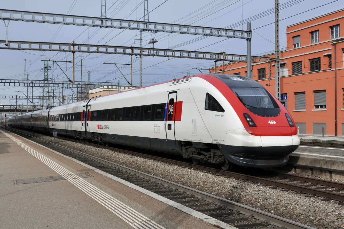 ICN RABe 500 006 Johanna Spyri beim Bahnhof Muttenz. Die Aufnahme stammt vom 14.01.2014.