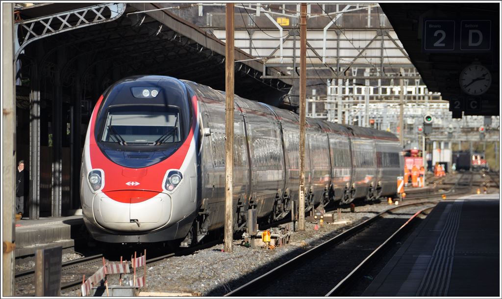 ICN878 nach Zürich HB verlässt Bellinzona. (13.01.2016)