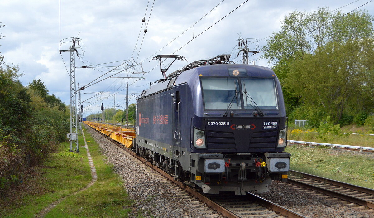 ID - Industrial Division Sp. z o.o., Wrocław [PL] mit der   5 370 035-5/193 489  Name:  Sergiusz  [NVR-Nummer: 91 51 5370 035-5 PL-ID] und einem fast leeren Containerzug Richtung Polen über Frankfurt/Oder am 30.08.22 Durchfahrt Bahnhof Berlin Hohenschönhausen.