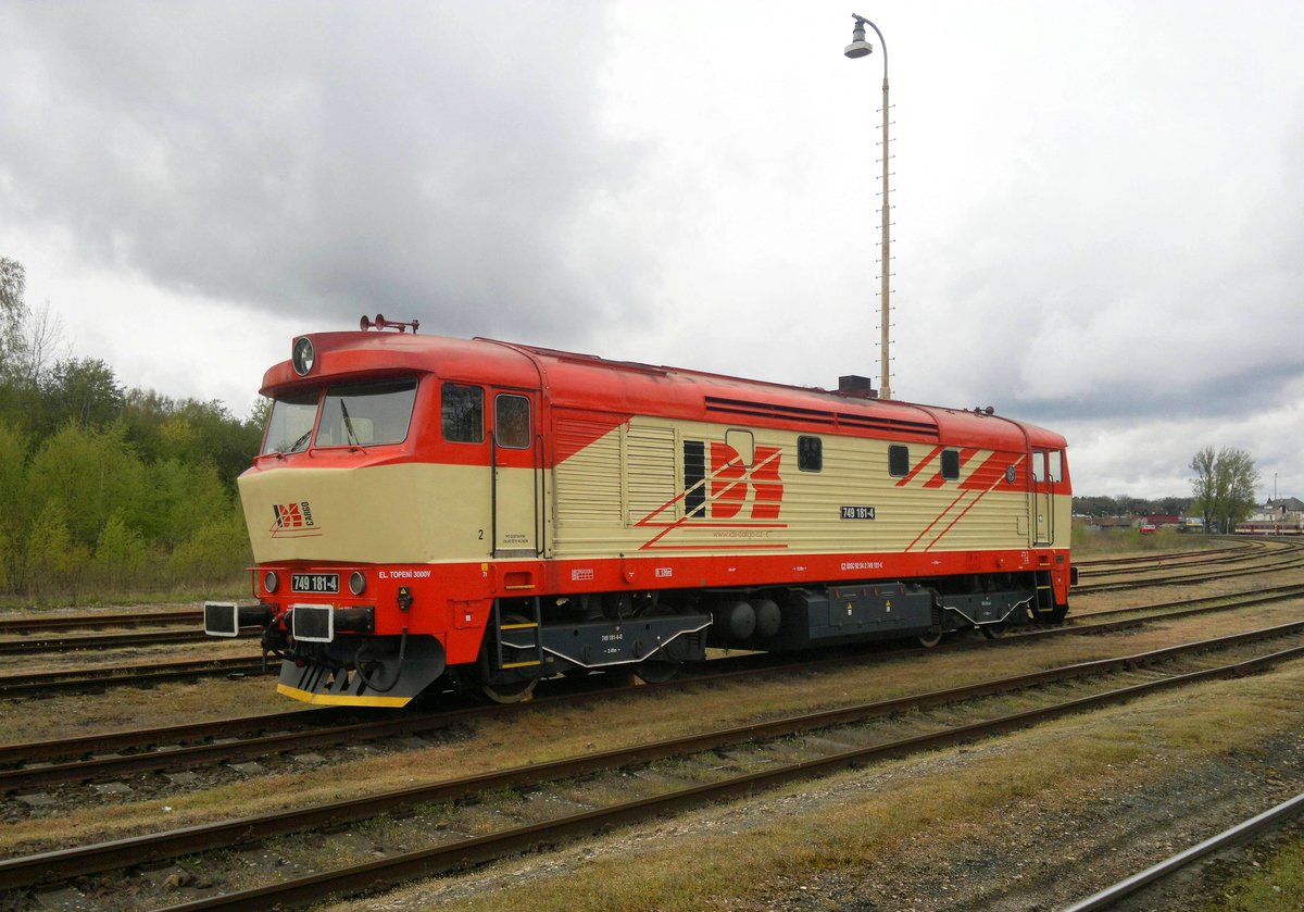 IDS Cargo 749 181-4 wartet in Hauptbahnhof Kladno am 26. 4. 2016.