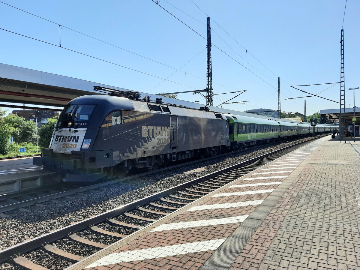 IGE 182 510  BTHVN  mit dem FLIX 1241 von Berlin Hbf (tief) nach Stuttgart Hbf, am 04.06.2023 beim Halt in Eisenach.
