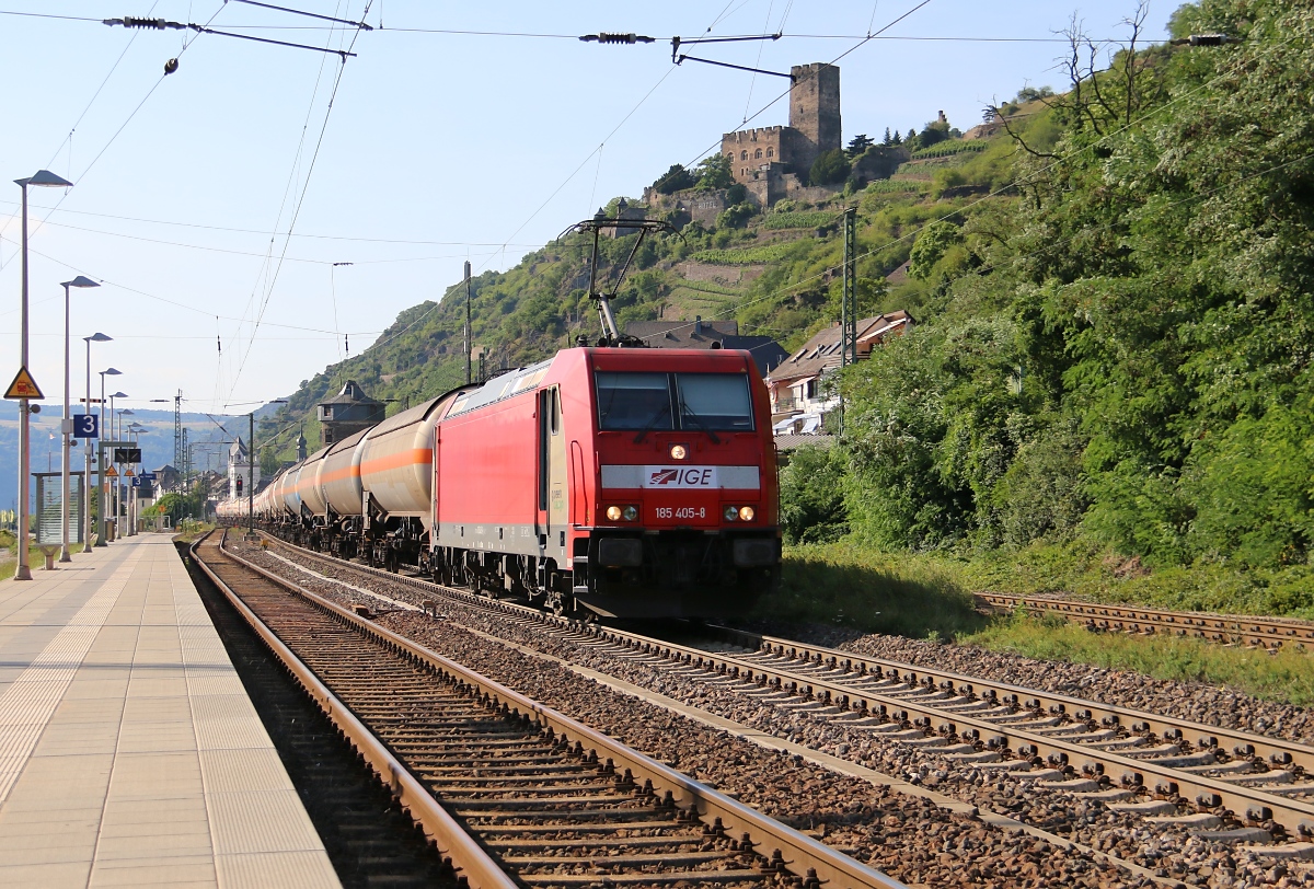 IGE 185 405-8 mit Kesselwagenzug in Fahrtrichtung Süden. Aufgenommen in Kaub am Rhein am 18.07.2014. Kurz danach trug sie dann Weltmeister-Beklebung.