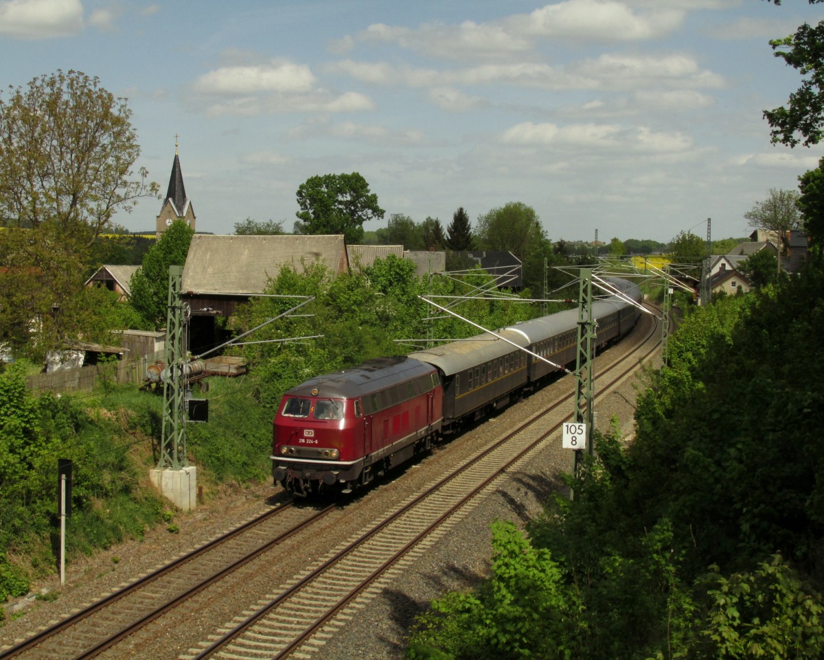 IGE Sonderzug von Dresden nach Linz mit der 216 224 passiert Ruppertsgrün/Pöhl am 17.05.15.