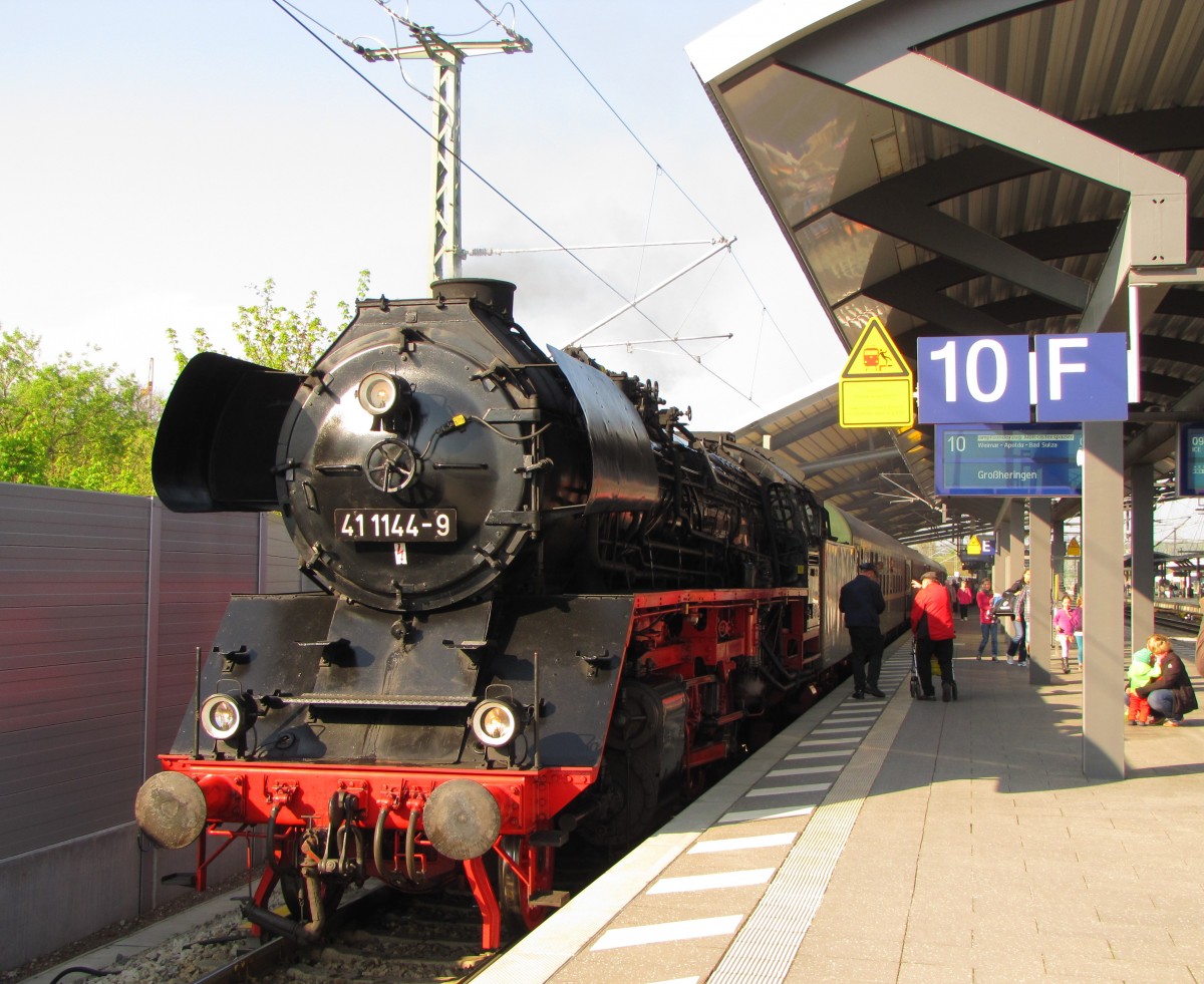 IGE Werrabahn 41 1144-9 mit dem RE 16277 von Eisenach nach Groheringen, am 20.04.2014 in Erfurt Hbf.