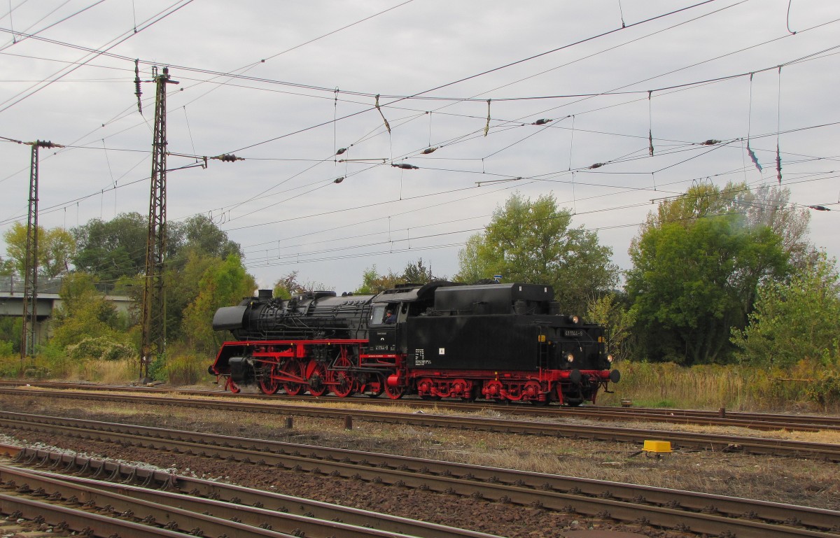 IGE Werrabahn-Eisenach 41 1144-9 beim umsetzten am 05.10.2013 in Naumburg (S) Hbf. Sie war mit dem RE 16197  Rotkppchen-Express II  von Eisenach nach Freyburg (U) unterwegs und mute in Naumburg (S) Hbf einen Fahrtrichtungswechsel vornehmen.