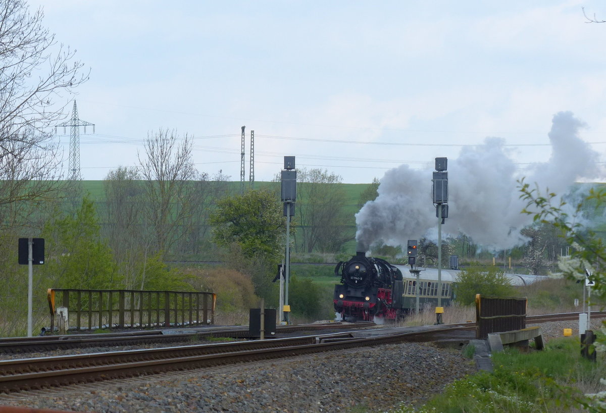 IGE Werrabahn-Eisenach 41 1144-9 mit dem  Viba-Express I  von Erfurt Hbf nach Meiningen, am 29.04.2017 bei Apfelstdt.