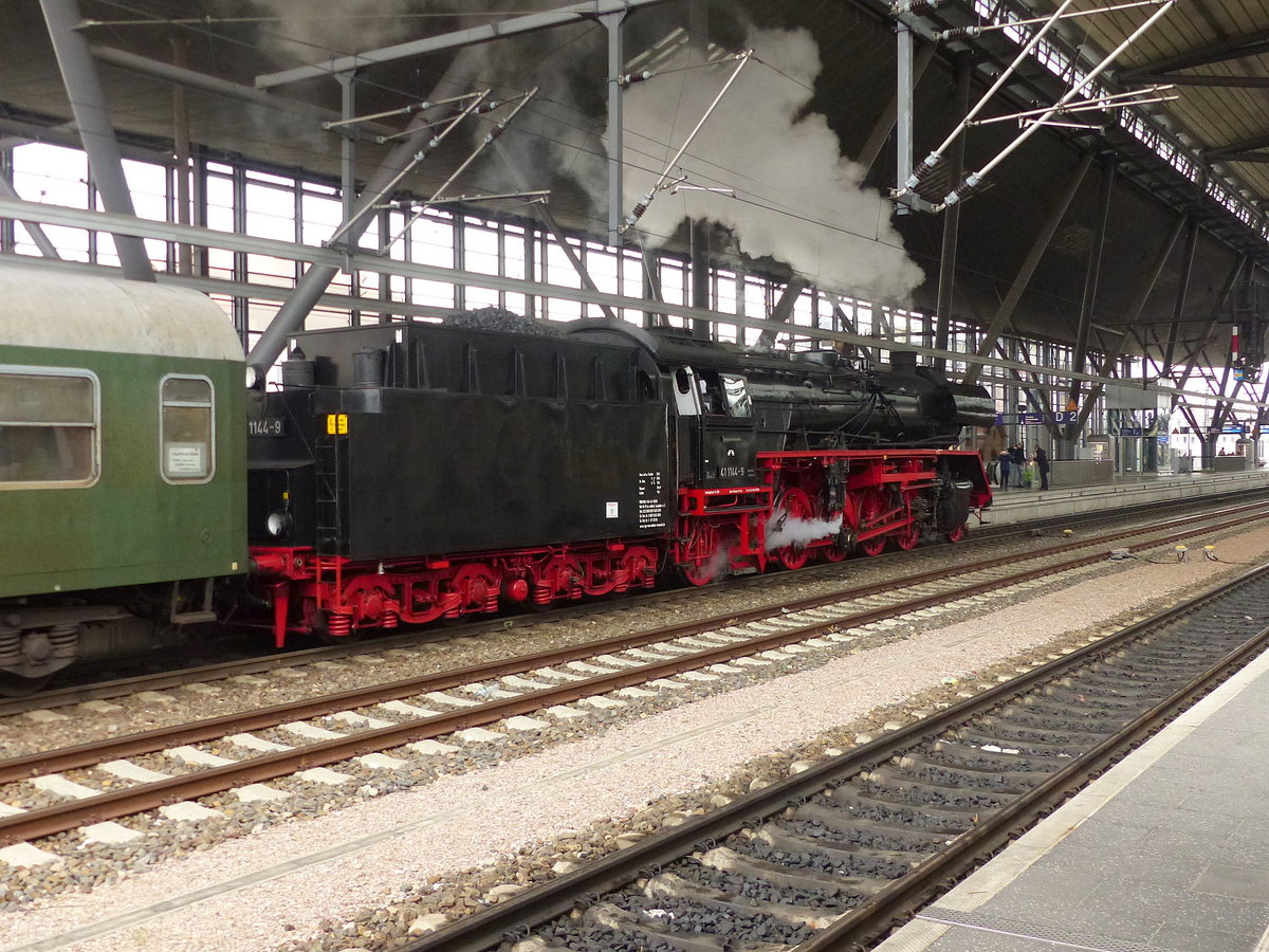 IGE Werrabahn-Eisenach 41 1144-9 mit dem RC 16993  Feen-Wander-Express  nach Saalfeld (S), am 13.04.2019 in Erfurt Hbf.