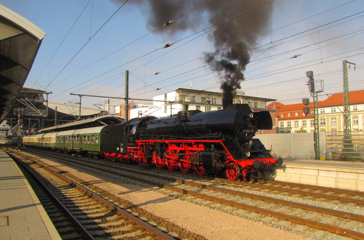 IGE Werrabahn-Eisenach 41 1144-9 mit dem RE 16277  Rotkäppchen Express I  von Bad Hersfeld nach Freyburg (Unstrut), am 04.10.2014 in Erfurt Hbf.
