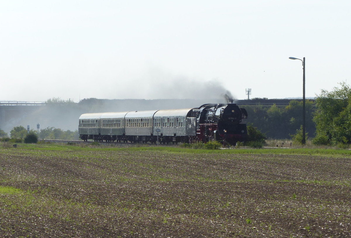 IGEW 41 1144-9 mit dem RC 16991  Kyffhäuser-Express  von Eisenach nach Klostermansfeld, am 14.09.2019 in Kühnhausen.