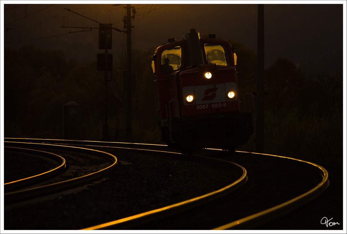 Im Abendrot rollt 2067 080 als Lokzug durch St.Lorenzen. Version II
25.10.2013