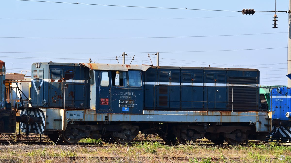 Im Abstellbahnhof Ploiesti standen am 29.09.2017 mehrere Dieselloks abgestellt. Hier ist die LDH45M-465.