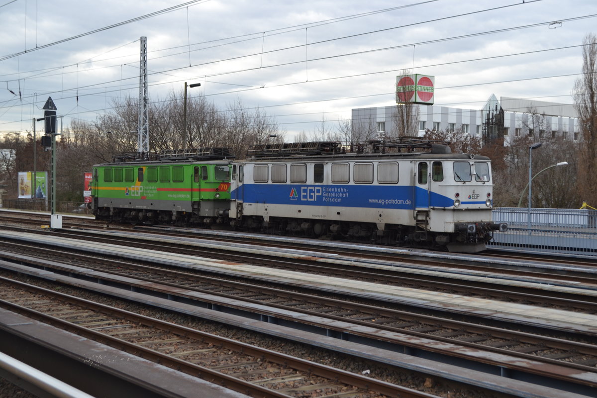 Im Bahnhof Berlin Greifswalder Straße kann man ab und an noch Lokomotiven der BR 142 sehen. Diese werden von der EGP eingesetzt.16.01.2015