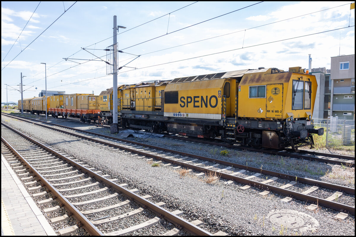 Im Bahnhof Deutschlandsberg laufen Tags�ber Vorbereitungen f�r den n�chtlichen Einsatz des Speno RR16 MS . 1.09.2026  