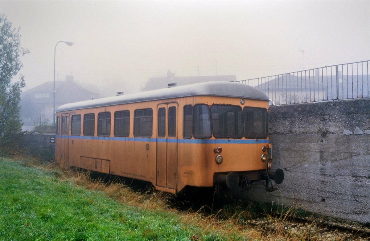 Im Bahnhof Gerstetten (Lokalbahn Amstetten-Gerstetten) war VS 209 (WEG) abgestellt, er wurde danach schön wiederhergerichtet. 
Datum: 02.11.1984