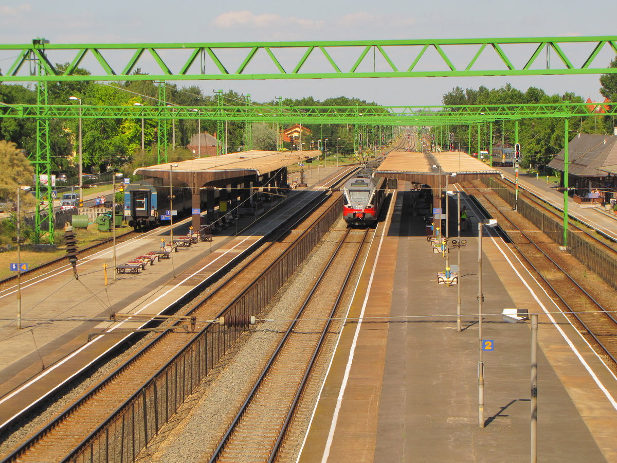 Im Bahnhof Sifok stand am 06.06.20216 der MV-START 415 034 als Sz 18724 aus Kőbnya-Kispest.