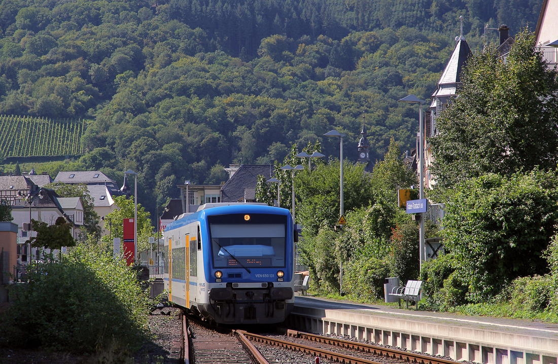 Im Bahnhof Traben-Trarbach konnte ich am 19. September 2017 die beiden Rhenus Veniro-VTs 650 131  Lily  (führend) und 650 132 Frida fotografieren.