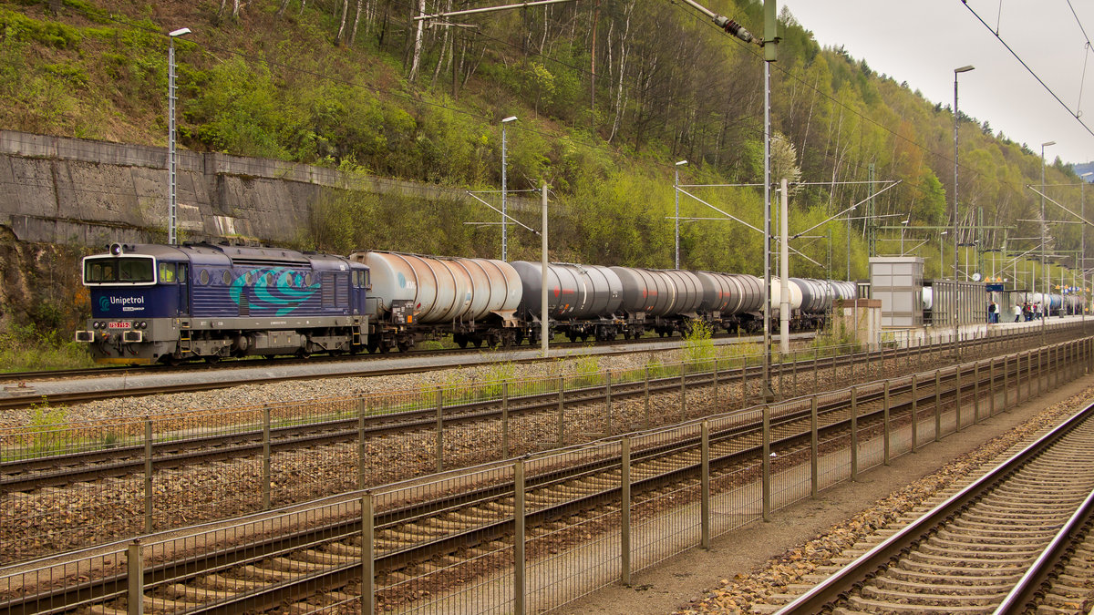 Im Bahnhof zu Bad Schandau steht 753 715-2 von unipetrol und wartet auf die Ausreise nach Tschechien. Wir schreiben den 21. April 2017. 