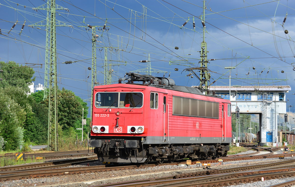 Im besten Licht präsentierte sich dann 155 222-3 in Gremberg bei der Ausfahrt in Richtung Köln Kalk.

Köln 29.07.2016