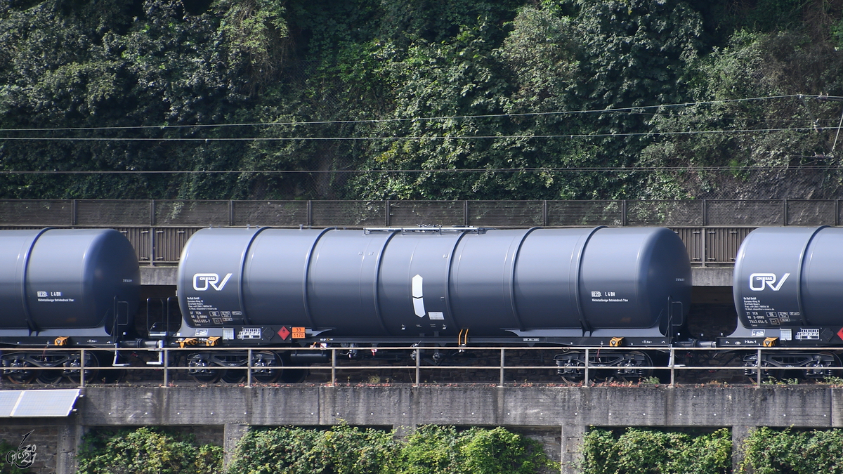 Im Bild ein Zans-Kesselwagen (37 80 7843 655-7) bei Remagen. (August 2021)