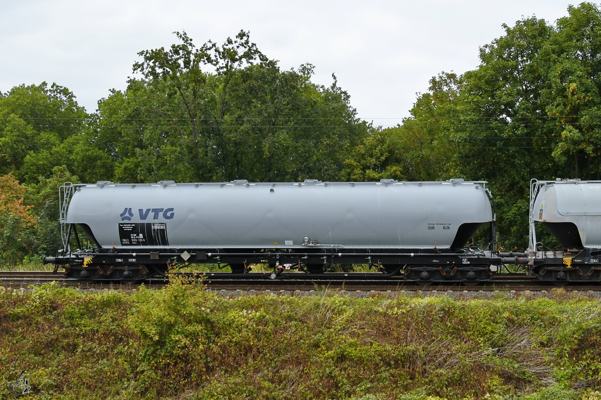 Im Bild der Kesselwagen Uacs 33 80 9325 123-3. (Rheinhausen, August 2022)