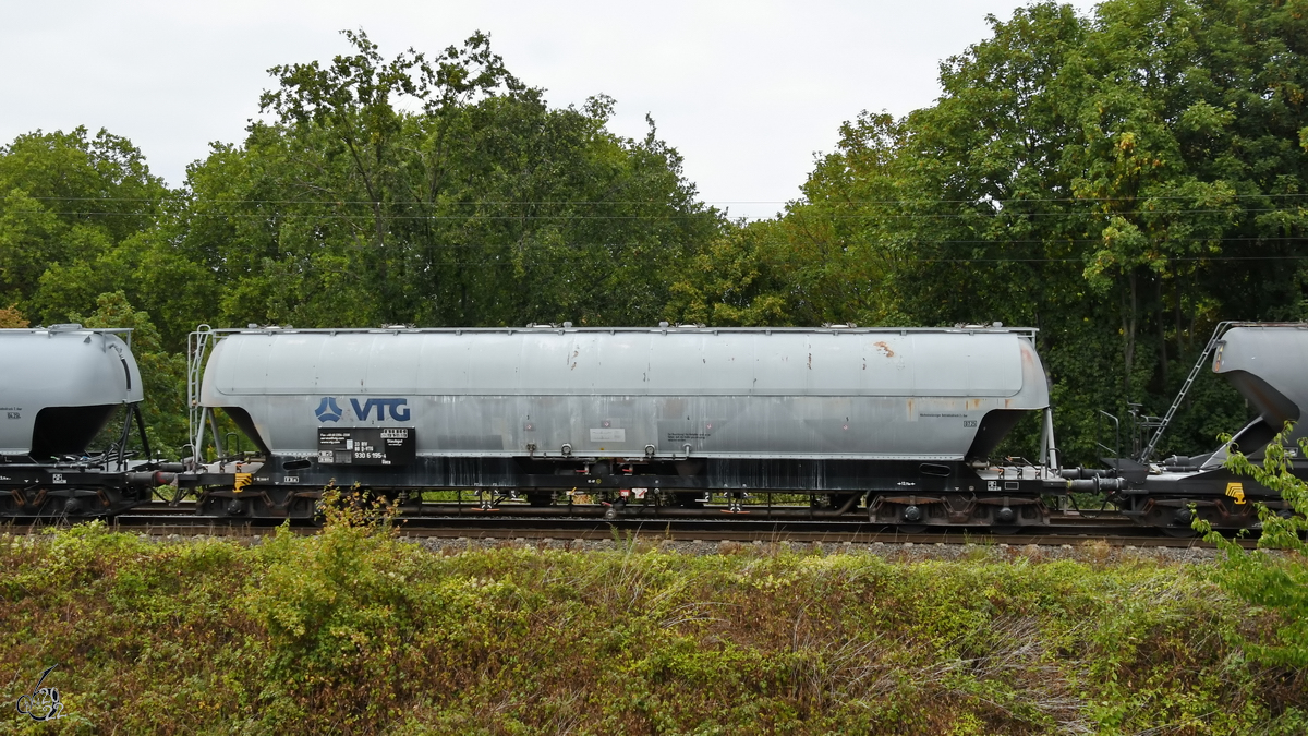 Im Bild der Kesselwagen Uacs 33 80 930 6 195-4. (Rheinhausen, August 2022)