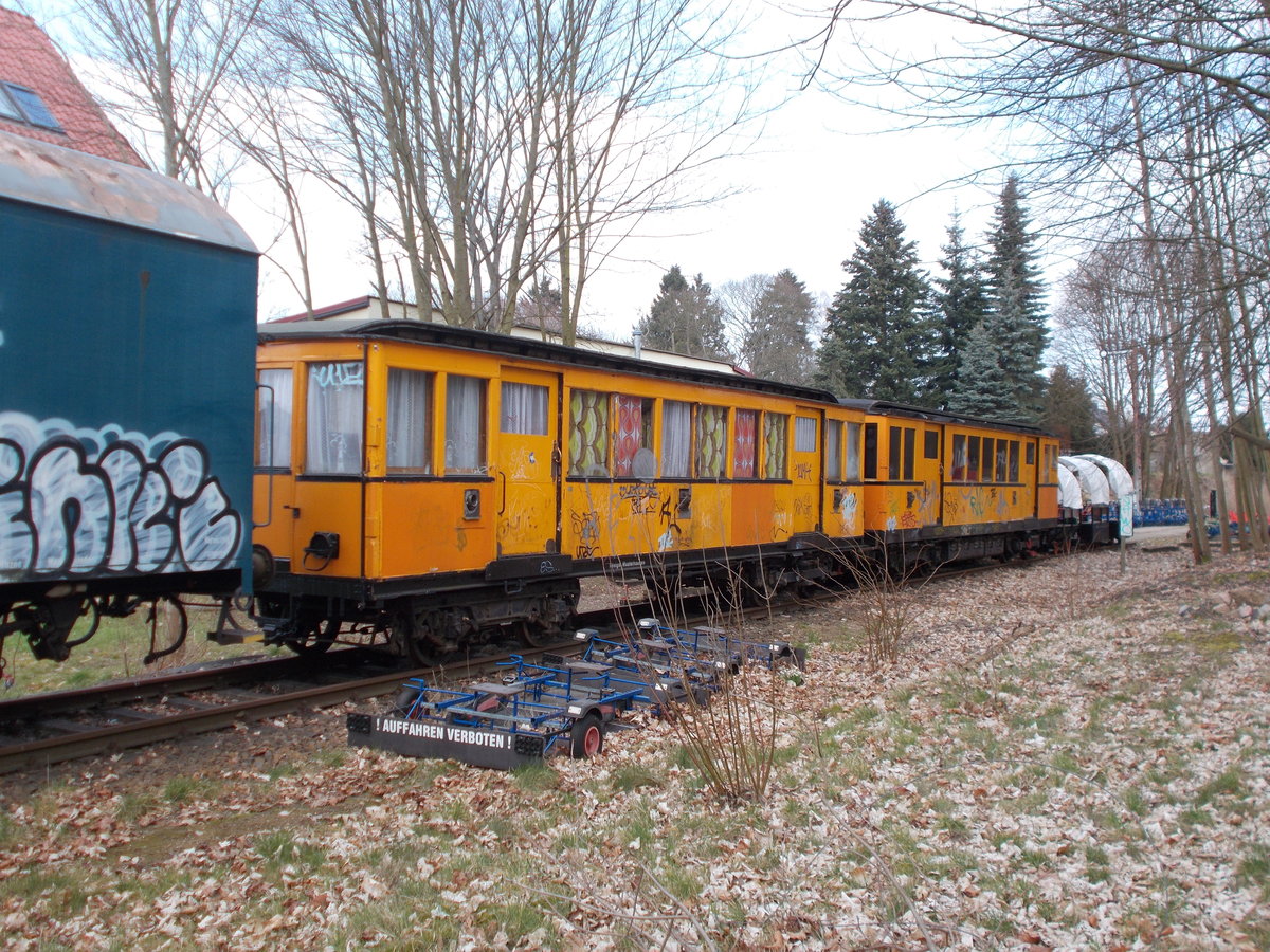 Im ehemaligen Bahnhof Tiefensee entdeckte ich diese Berliner U-Bahn am 19.März 2016.