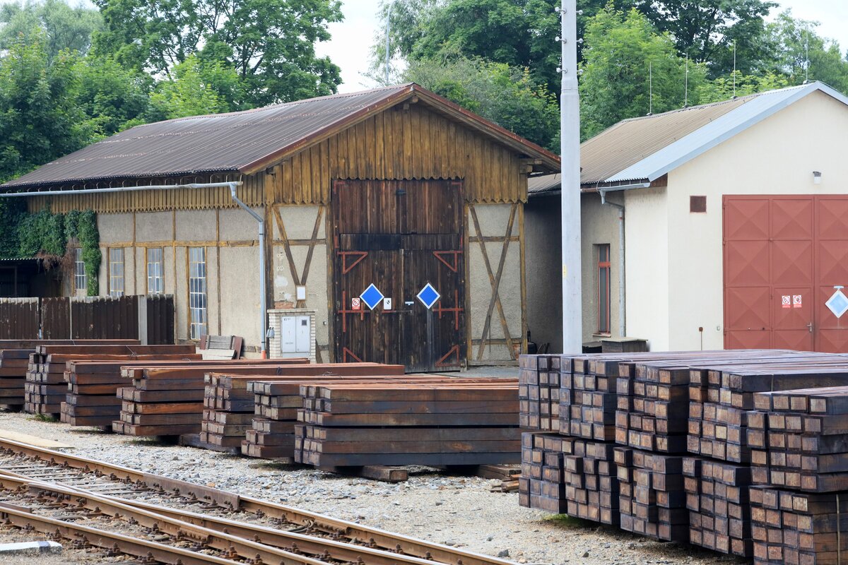 im einständigen Lokschuppe von Zábřeh na Moravě ist die Gleismeisterei untergebracht.
26.06.2021 11:24 Uhr.
