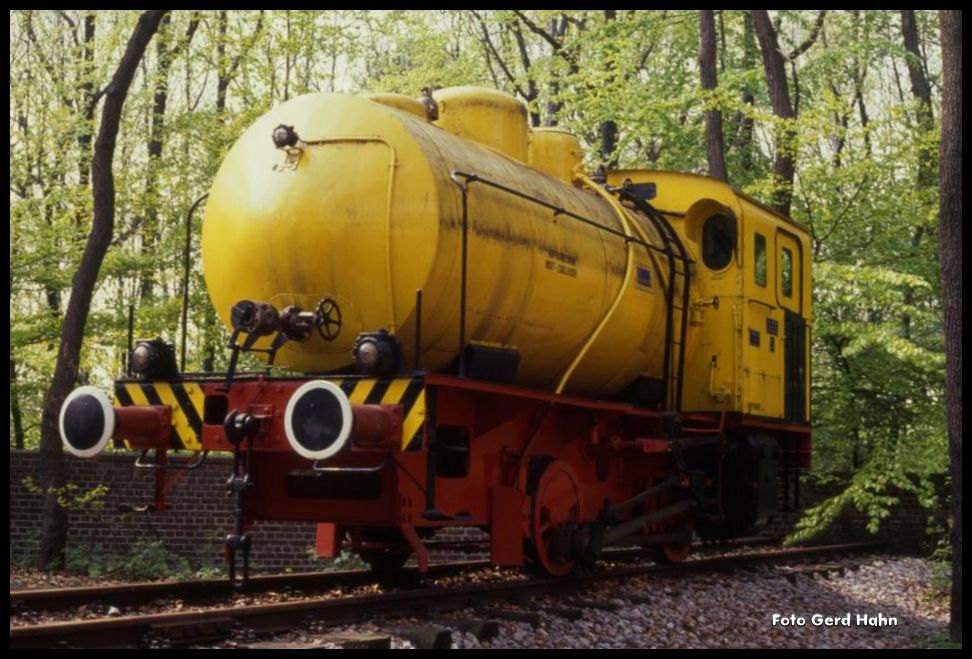 Im Emschertalmuseum in Wanne Eickel stand am 10.5.1991 auch diese Dampfspeicherlok von Henschel. Sie trug die Nummer 2546 und war zuletzt bei der Erdöl Industrie in Lingen tätig gewesen.