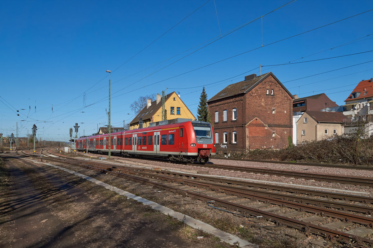 Im Februar 2019 waren die Triebwagen der Baureihe 425 noch auf der Saarstrecke im Einsatz. Am 24.02.2019 verließ 425 130 als RB 12565 den Bahnhof von Bous in Richtung Saarbrücken. 
