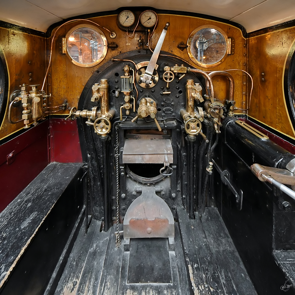 Im Führerstand der Dampflokomotive No. 673, welche 1897 für die Midland Railway gebaut wurde. (National Railway Museum York, Mai 2019)
