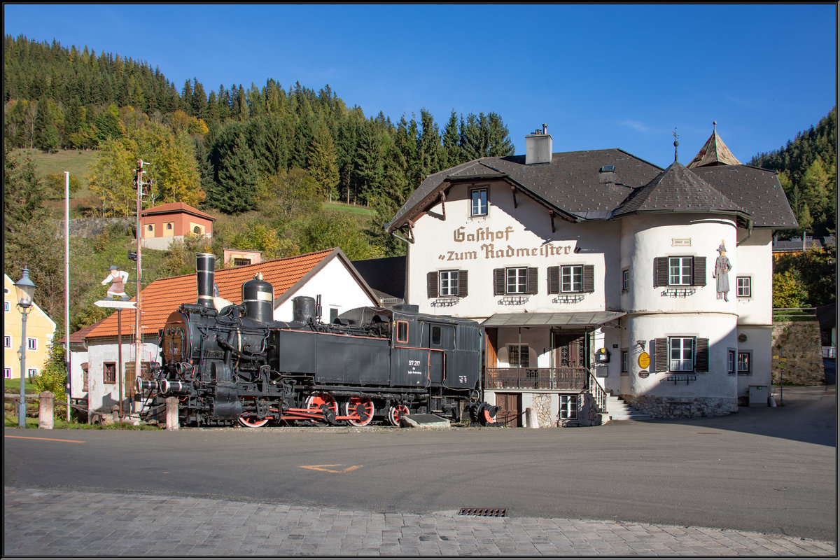 Im ganzen Ort Vordernberg gibt's viel zu entdecken .
Für uns an diesem Tag ein perfekter Abschluss allerdings der Hauptplatz mit der 67iger die auf uns im schönsten Licht wartete. 
13.10.2019
