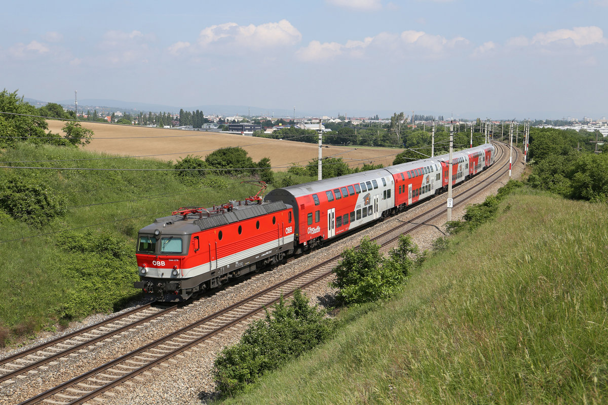 Im Guntramsdorfer-Bogen bei Mödling fährt die Nagelneue 1144.279 mit Reg-2325 nach Payerbach/R. 12.5.18